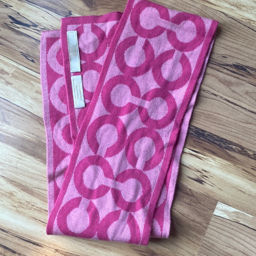 Coach Signature scarf pink